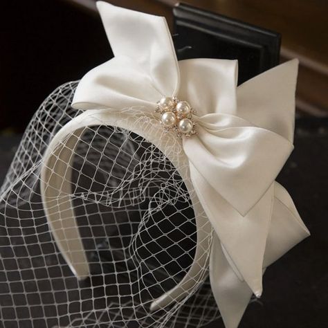 Ellis Bridal, Fascinator Hats Diy, White Fascinator, Headband Vintage, Pearl Bridal Headband, Bridal Fascinator, Bride Headband, Vintage Wedding Theme, Bridal Wedding Hair