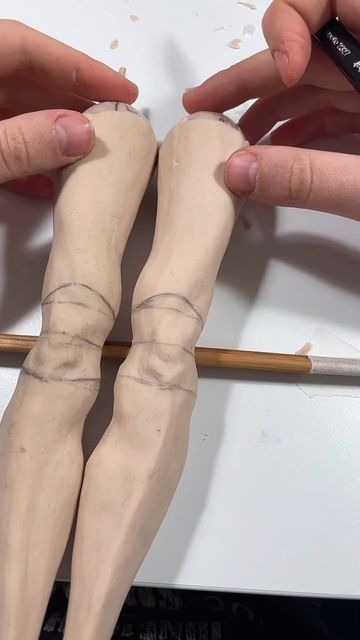 Olga Noel on Instagram: "Leg separation for a boy doll #bathb #bjd #balljointeddoll #doll #legs #polymerclay #wip #process #dollmaking" Make Bjd Doll, Diy Bjd Doll, Bjd Doll Making, Doll Body Pattern, Doll Sculpting, Doll Base, Art Doll Tutorial, Modelling Tips, Dolls Handmade Diy