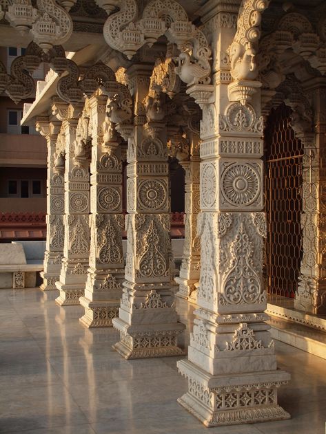 Delhi - Akshardham temple | Stefan Hajdu | Flickr Hindu Temple Interior, Akshardham Temple Delhi Photography, Temple Aesthetics Indian, Indian Temple Pillar Design, Indian Aesthetic Architecture, Temple Pillar Designs, Hindu Temple Aesthetic, Indian Temple Aesthetic, Akshardham Temple Delhi