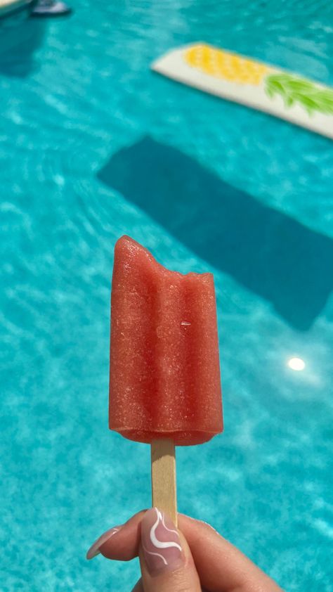 #popsicle #pool #summer #summeraesthetic Summer Popsicles Aesthetic, Outshine Popsicles, Popsicle Photoshoot, Popsicle Aesthetic, Vizag Beach, Pool Photoshoot, Ice Popsicle, Summer Popsicles, Boyfriend Aesthetic