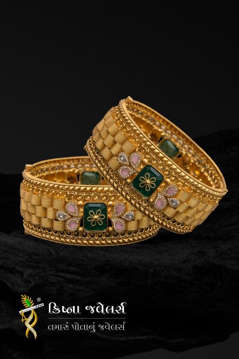 Patla Bangles Gold Design, Baloya Design Gold, Gold Patla Design For Women, Gold Kade Designs For Women, Antique Bangles Indian Gold, Antique Gold Bangles Design, Gold Bengals, Antique Bangles, Gold Bangles Indian