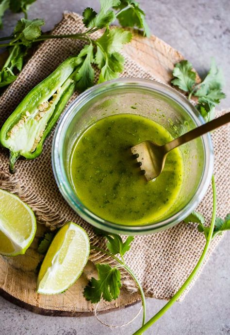 Guacamole Greens Salad with Lime Cilantro Jalapeno Vinaigrette--an easy, incredibly filling healthy main course salad! Cilantro Lime Jalapeno Dressing, Cumin Lime Vinaigrette, Cilantro Chimichurri, Southwest Quinoa Salad, Herb Vinaigrette, Cilantro Lime Vinaigrette, Mayo Salad, Basil Vinaigrette, Salad Avocado