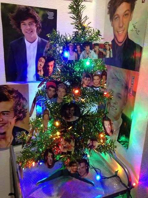 How about a theme like this? This Is Me Trying, 1d Christmas, One Direction Bedroom, One Direction Room, One Direction Birthday, One Direction Merch, Mental Institution, Derek Hough, One Direction Memes