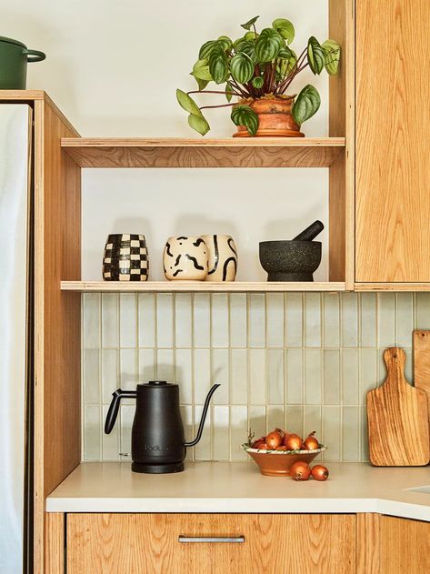 Tiny Kitchen Diner, Nyc Kitchen, Small Kitchen Design, Wood Shelving, Housing Design, Small Kitchen Ideas, Nyc Style, Up House, Kitchen Diner