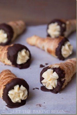 Crispy Cream, Pastry Rolls, Breadsticks Recipe, Chocolate Puff, Chocolate Croissants, Napoleon Cake, Easy Puff, Cream Horns, Dipped In Chocolate