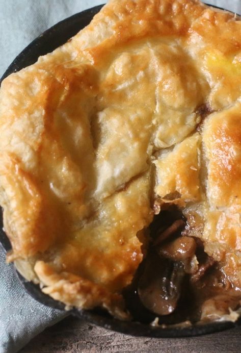 Beef And Guinness Pie, Beef And Gravy, Beef And Mushroom Pie, Steak And Mushroom Pie, Guinness Pie, Beef Mushroom, Beef Pot Pies, Steak And Ale, Beef Pies