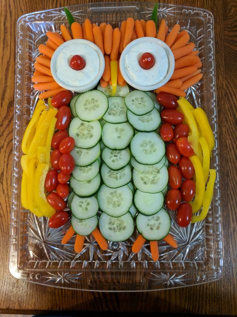 Owl Vegetable Tray, Woodland Theme Veggie Tray, Owl Cheese Ball, Owl Veggie Platter, Woodland Veggie Tray, Owl Food Ideas, Owl Fruit Tray, Bird Theme Food, Woodland Appetizers