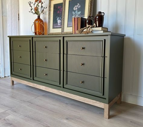 || AVAILABLE || Nine drawer modern dresser in a stunning olive tone, slat textured drawer fronts, a beautiful oak base and brass hardware 😍 Plenty of storage space with 9 drawers! Measurements- 66” x 17” x 31.5” Please send a message if interested in purchasing this. Located in Elrose, SK. We offer deliveries SK and AB wide and to certain locations in MB and BC. #beforeafterfurniture #thecuratedattic #saskatchewan #alberta #calgary #edmonton #olivegreenfurniture Green Boho Dresser, 9 Drawer Dresser Makeover, Classical Console, Dresser Colors, Beige Dressers, Dresser Aesthetic, Alberta Calgary, Before After Furniture, Green Bedroom Furniture