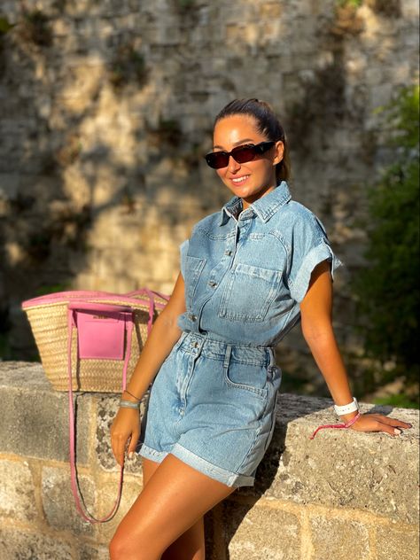 #Denim jumpsuit and straw bag by #Jacquemus #prada sunglasses Jean Short Jumpsuit Outfit, Denim Shorts Jumpsuit Outfit, Short Denim Jumpsuit Outfit, Denim Outfits For Women Casual, Denim Playsuit Outfit, Denim Jumpsuit Outfit Summer, All Denim Outfits For Women, Denim Jumpsuit Short, Zara Denim Jumpsuit