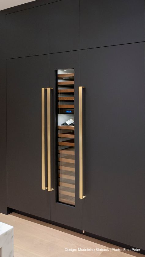 null Wine Fridge Kitchen, Kitchen With Wine Fridge, Tall Wine Fridge, Kitchen Wine Fridge, Dining Room Built In, Fridge Design, Crans Montana, Beverage Fridge, Pantry Wall