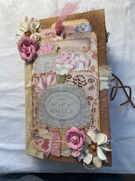 Soft Cover smile Junk Journal - Etsy Journaling Photos, Journal Examples, Journaling Vintage, Journals Diy, Handmade Journals Diy, Prayer Journals, Pretty Planners, Vintage Junk, Vintage Junk Journal