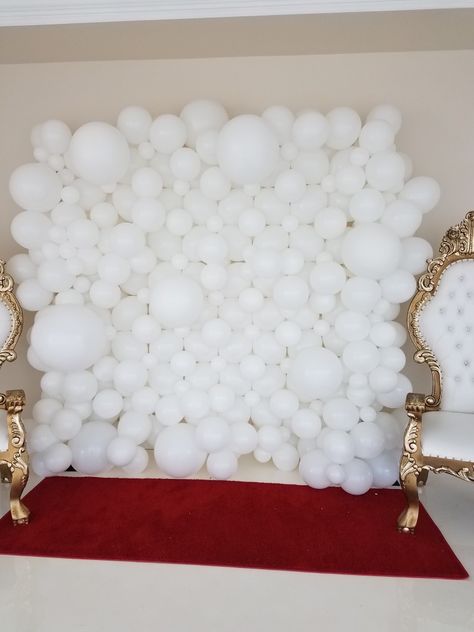 White Organic Balloon Wall by Ebcballoons White Balloon Wall Backdrop, All White Balloon Backdrop, Balloon Wall Wedding, Wedding Balloon Wall, White Birthday Theme, White Birthday Decorations, Baloon Wall, Balloon Wall Backdrop, White Balloon Arch