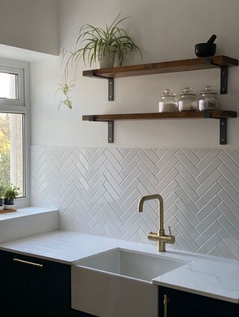 Herringbone Wall Tile Kitchen, Metro Tiles Herringbone, Metro Tiles Kitchen White, Herringbone Kitchen Wall Tiles, Kitchen Tiles Herringbone, White Kitchen Wall Tiles Ideas, Herringbone Tile Kitchen Backsplash, Kitchen Tile Wall Ideas, Metro Tile Kitchen