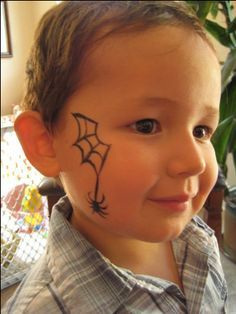 face painting ideas - caterpillar | face painting | Pinterest ... Kids Halloween Face, Spider Face Painting, Easy Halloween Face Painting, Halloween Smink, Easy Face Painting Designs, Maquillage Halloween Simple, Halloween Makeup For Kids, Web Face, Spider Face