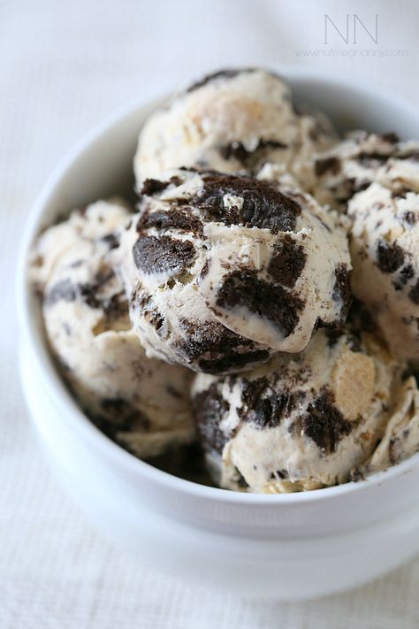 Peanut Butter Oreo Ice Cream by Nutmeg Nanny Peanut Butter Fudge Cookies, Cookies And Coffee, Gooey Desserts, Coffee Ice Cream Recipe, Frosting Buttercream, Buttercream Chocolate, Recipes Ice Cream, Peanut Butter Oreo, Oreo Ice Cream