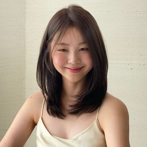 Pretty Hair Cuts, Hair Style Korea, Hair Inspiration Long, Layered Haircuts For Medium Hair, Asian Short Hair, Hair Inspiration Short, Hairstyles For Layered Hair, Shot Hair Styles, Haircuts For Medium Hair