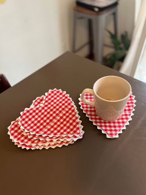 Valentines Day Heart Shaped Red Gingham Coasters, Gingham and Denim Repurposed - Etsy Hand Sewn Coasters, Diy Sewing Decor, Sewing For Valentines Day, Heart Shaped Coasters, Valentines Day Sewing Ideas, Gingham Sewing Projects, Handmade Gifts Sewing, Homemade Valentines Decor, Coasters Diy Fabric