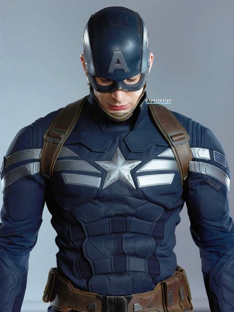 captain america Steve Rogers Aesthetic, Captain Hydra, Captain America Suit, Hawkeye Comic, Superhero Captain America, Stealth Suit, Superhero Facts, Captain America Cosplay, Captain Rogers