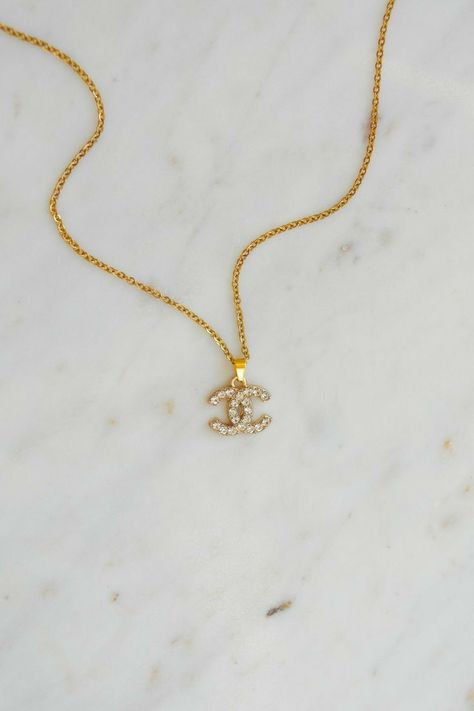 Preppy Jewelry, Chanel Chain, Expensive Jewelry Luxury, Chanel Necklace, Luxe Jewelry, Jewelry Chain, Jewelry Accessories Ideas, Dope Jewelry, Girly Accessories