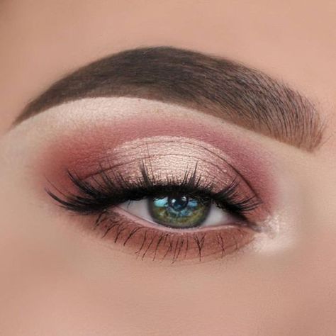 How To Easily Accomplish ‘Soft-Glam’ Makeup – Society19 Rosegold Eyemakeup, Machiaj Smokey Eyes, Make Up Designs, 50 Makeup, Soft Glam Makeup, Makijaż Smokey Eye, Makeup Eye Looks, Glam Look, Pink Eyeshadow