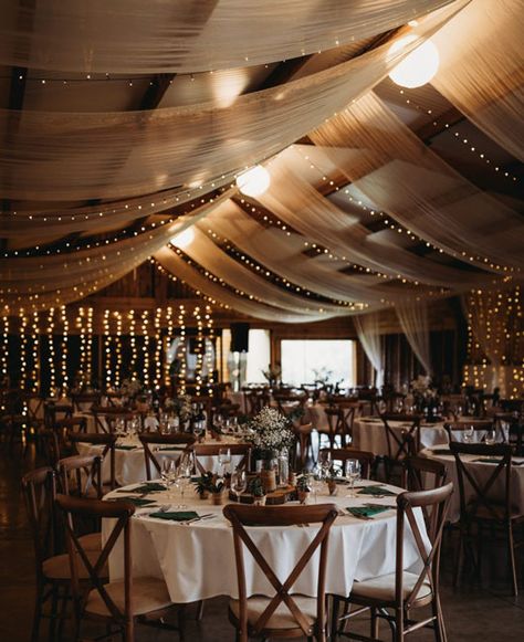 20 Gorgeous Rustic Wedding Decor Ideas - Stylish Celebrations Rustic Wedding Decor Reception Ideas, Elegant Rustic Wedding Ideas Decorations, Barnhouse Wedding Rustic, Rustic Classy Wedding Decor, Wedding Decoration Theme, Warehouse Decor Ideas, Farm Table Wedding Reception, Cozy Wedding Decor, Log Cabin Wedding Decorations