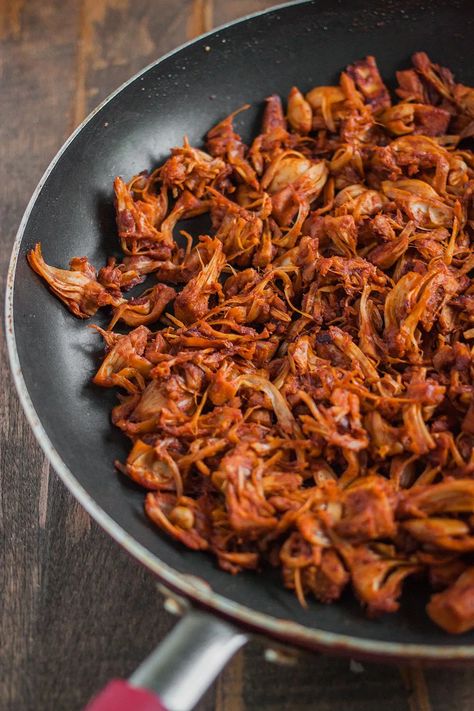 Bbq Chili, Jackfruit Pulled Pork, Meat Bbq, Roast Beef Sandwich, Bbq Jackfruit, Jackfruit Recipes, Pulled Pork Recipe, Pulled Pork Recipes, Bbq Sauce Homemade