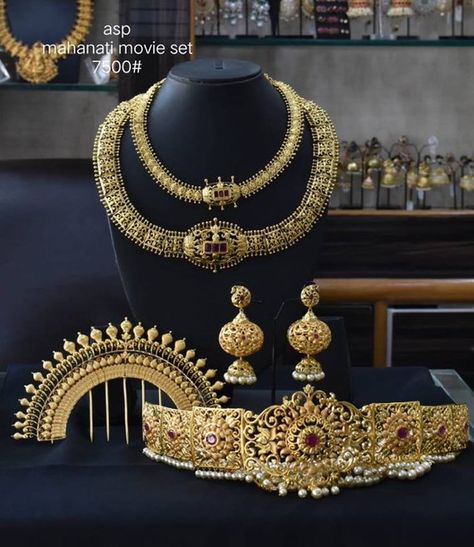 Mahanati Bridal Set Mahanati Jewellery, Wedding Jewellery Designs, Good Jewelry, Rajputi Jewellery, Types Of Jewelry, Gold Necklace Indian, Gold Necklace Indian Bridal Jewelry, Asian Jewelry, Antique Jewelry Indian