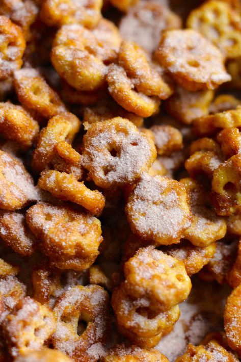 Churro Snacks | 12 Tomatoes Churro Snacks With Honey Comb Cereal, Churros Snack Recipe, Churro Snacks With Honeycomb Cereal, Toffee Oyster Crackers Snacks, Caramel Churro Chex Mix Recipe, Honeycomb Snack Recipe, Churro Snacks 12 Tomatoes, Honeycomb Churro, Churro Snacks Honeycomb