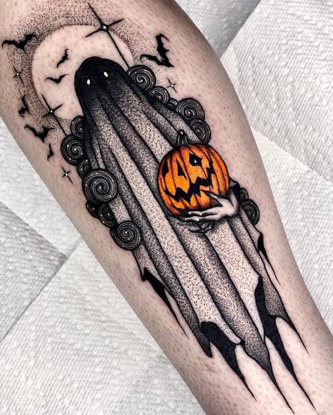 Angelo Parente on Instagram: “Ghost and Pumpkin 🎃✨ . . . #blackwork #inkedmag #dotworker #ghosttattoo #pumpkintattoo #halloweentattoo #dotworktattoo #tattoosnob…” Rose Tattoo Black, Tattoo Therapy, Salem Trip, Halloween Tattoo Ideas, Halloween Tattoos Sleeve, Pumpkin Tattoo, Kunst Tattoos, Ghost Tattoo, Tattoo Magazine