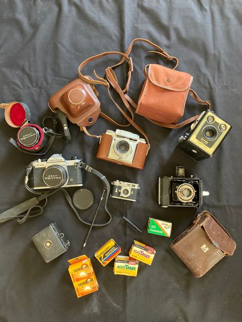 Here you have a collection of old analogue/film cameras: - Asahi Pentax K1000 with 2 lenses. This camera is great and works well, as I used it for some years and never had any issue. It goes with the trigger.  - Agfa Ambi Silette, with a 50mm lens. This was known as the "Leica of the poor", because it's very good, and less expensive. The camera always worked well, it was my very first camera, and it has the original leather case.  Both had only one owner-photographer: me.  - a Minox Minoctar, wi Digital Camera Collection, Old Film Camera, Vintage Camera Collection, Miniature Camera, Film Camera Photography, Pentax K1000, Camera Collection, Cute Camera, Camera Vintage