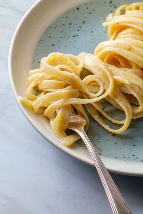 Almond Flour Pasta This gluten-free almond flour pasta is the solution to perfectly cooked, homemade fettucini. With just a handful of ingredients and a few simple steps, you can have tender, chewy, grain-free fettucini in no time! Almond Flour Pasta Dough, Almond Flour Pasta Recipe, Almond Flour Pasta, Make Almond Flour, High Protein Pasta, High Protein Pancakes, Pasta Flour, Protein Pasta, Healthy Swaps