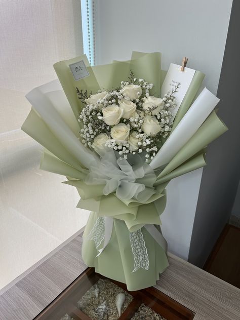 Buket Aesthetic, Party Flower Arrangements, Satin Flower Bouquet, Buket Graduation, Graduation Flowers Bouquet, Bouquet Diy Gift, Bouquet Flowers Wedding, Sage Green Flowers, Graduation Bouquet