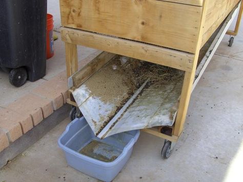 Poop catch for rabbit hutch Backyard Bunnies, Rabbit Hutch Plans, Rabbit Shed, Diy Rabbit Cage, Diy Rabbit Hutch, Outdoor Rabbit Hutch, Rabbit Enclosure, Rabbit Farm, Meat Rabbits