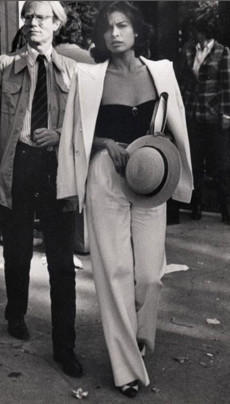 Italian Mob Wife, Mobster Wife Aesthetic, Italian Mob Wife Aesthetic, Italian Mafia Women, Mafia Wife, Mafia Party, Mafia Wives, Italian Wife, Mob Wife Aesthetic