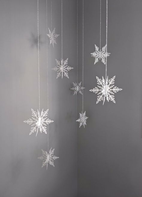 Paper Snowflake Template, 3d Paper Snowflakes, Advent Calendar Diy, Diy Christmas Snowflakes, Magical Woodland, Diy Christmas Garland, Party Spread, Snowflake Craft, Snowflake Garland