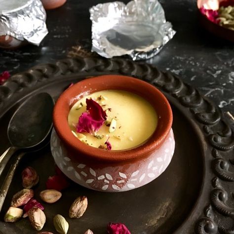 Indian Ice Cream, Sweets Photography, Mango Kulfi, Kulfi Recipe, Mango Pudding, Mango Dessert, Bengali Food, Indian Dessert Recipes, Indian Desserts