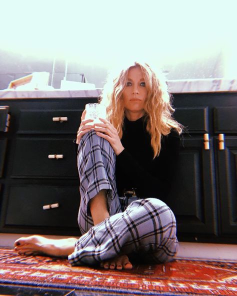 Natalie Zea on Instagram: “Today was the first day of “school.” This is me on the bathroom floor with a beverage, in a turtle neck because the temp dipped below 90.…” Jesica Biel, Natalie Zea, Twitter Video, Instagram Videos, Download Videos, Photo Download, Technology News, Latest Video, American Actors