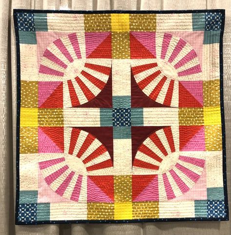 Modern Quilts from the 2023 QuiltCon in Atlanta — Leila Gardunia Graphic Quilt Patterns, Modern Traditional Quilt, Modern Quilts 2023, Asymmetrical Quilt Patterns, Modern Minimalist Quilt Patterns, Midcentury Modern Quilt Pattern, Cool Quilt Patterns, Patchwork Quilts Modern, Modern Quilt Ideas