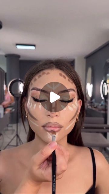 Contour Wedding Makeup, Makeup Ideas Contour, Lift Face With Makeup, Contour A Round Face Shape, Contour Makeup For Beginners Step By Step How To Apply, Oval Face Contour, Contour Makeup For Beginners Step By Step, How To Contour Your Face Step By Step, Oblong Face Makeup