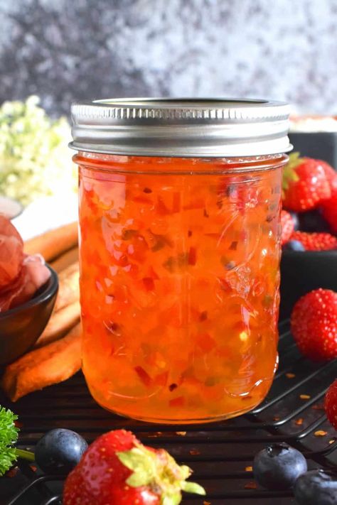 Sweet Pepper Jelly, Jalapeno Recipes Appetizers, Peach Pepper Jelly, Red Pepper Jelly Recipe, Jalapeno Jelly Recipes, Jalapeño Jelly, Pepper Jelly Recipes, Jalapeno Jelly, Harry And David