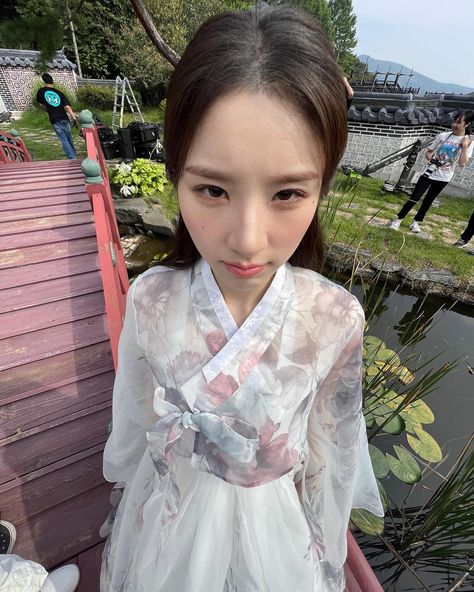 Heejin Loona, Nelly Furtado, Odd Eyes, February 10, Kpop Memes, K Idols, Instagram Update, Kpop Idol, South Korean Girls