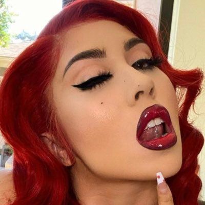 Kali Uchis No Makeup, Red Lips Red Hair, Kali Uchis Concert Makeup, Latina Red Lips Makeup, Red Moon In Venus Kali Uchis Concert Outfits, Red Brows Makeup, Kali Uchis Face, Kali Uchis Red Hair, Kali Uchis Makeup Look