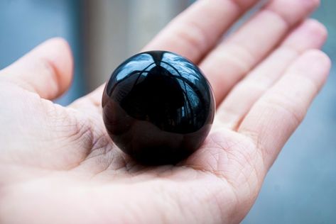 How To Polish Obsidian By Hand - Rock Seeker Obsidian Crystal Meaning, Obsidian Meaning, Third Eye Chakra Stones, Indie Publishing, Black Obsidian Stone, Reiki Stones, Obsidian Crystal, Obsidian Bracelet, Glass Rocks