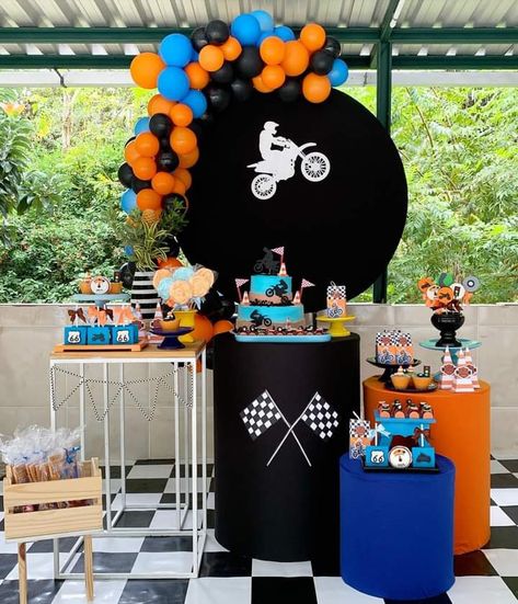 Dirt Bike Bday Party, Ktm Birthday Party Ideas, Motocross Party Ideas, Motorbike Party Ideas, Moto Birthday Party, Motocross Birthday Party Decorations, Dirtbike Birthday Theme, Motorbike Birthday Party, Motorcycle Themed Birthday Party