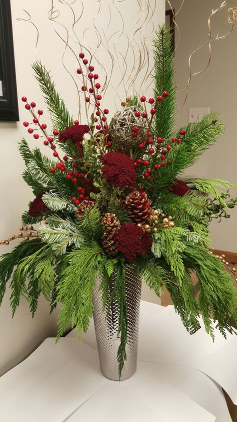 Absolutely beautiful Christmas Floral Arrangements Diy, Winter Pots, Winter Floral Arrangements, Christmas Flower Arrangements, Christmas Floral Arrangements, Christmas Centerpieces Diy, Floral Arrangements Diy, Christmas Porch Decor, Porch Christmas