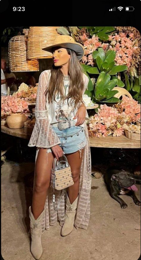 Country Fall Outfits, Texas Rodeo, Bota Western, Outfit Botas, Cowgirl Style Outfits, Summer Style Guide, Looks Country, Nashville Outfits, Western Style Outfits