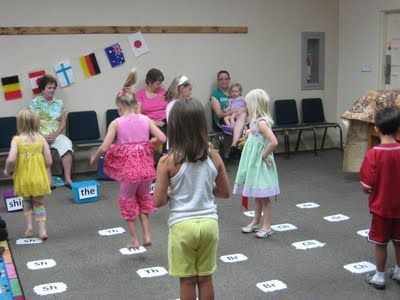 Have Fun with Consonant Blends & Digraphs: With feet together, they jump on each blend and say the sound as they land. Then they throw the beanbag into the basket and read the word. Vowels And Consonants Activities, Blend Activities, Consonant Blends Games, Bunny Hopping, Blends Activities, Secret Stories, Consonant Digraphs, Blends And Digraphs, Consonant Blends