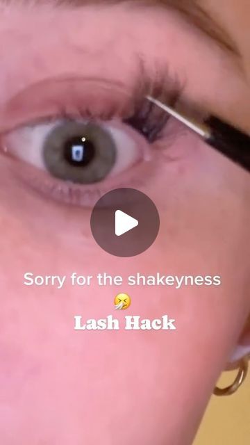 WHOLESALE | PRIVATE LABEL | DIY CLUSTER LASHES on Instagram: "Lash Hack : would you like to give it a try ? Comment below 👇👇" Apply Cluster Lashes, How To Put On Lash Clusters, Lash Extension Removal Diy, How To Apply Cluster Lashes, How To Apply Lash Clusters, Clusters Lashes, Eyelash Extensions Styles, Cluster Eyelashes, Lash Clusters