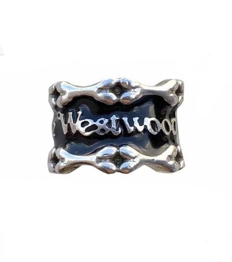 Butch Lesbian, Art Skateboard, Skateboard Aesthetic, 2022 Aesthetic, Vivienne Westwood Jewellery, Graffiti Style Art, Older Sister, Lost Girl, Dope Jewelry