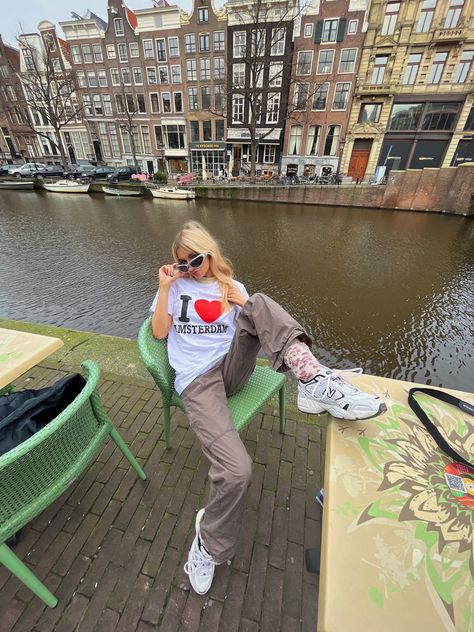 #amsterdam #amsterdamoutfit Amsterdam November Outfit, Netherland Fashion, Amsterdam Aesthetic Outfit Summer, Dutch Fashion Netherlands Style, Netherlands Photoshoot, Amsterdam Life, Amsterdam Girls, Amsterdam Tourist, London Fits